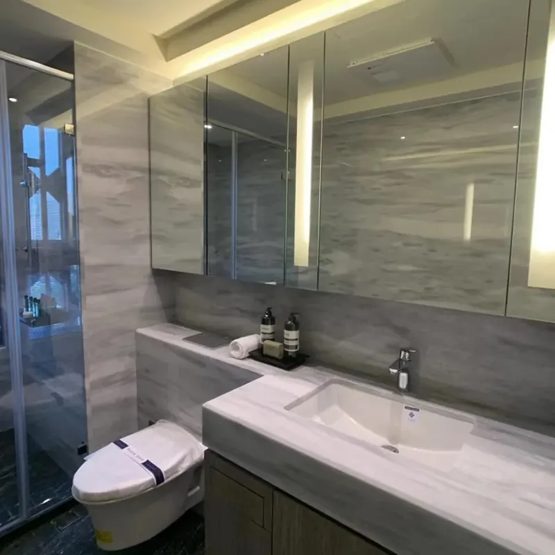 Czy marmurowa płyta pod toaletkę łazienkową będzie mnie zachwycać każdego ranka?